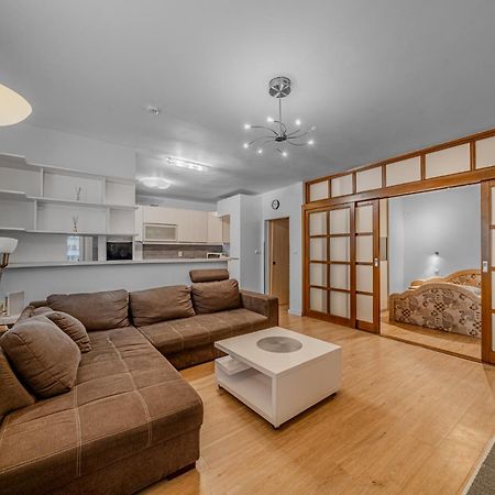 Huge Apartment Next To Train Station Close To The City Center Pozsony Kültér fotó