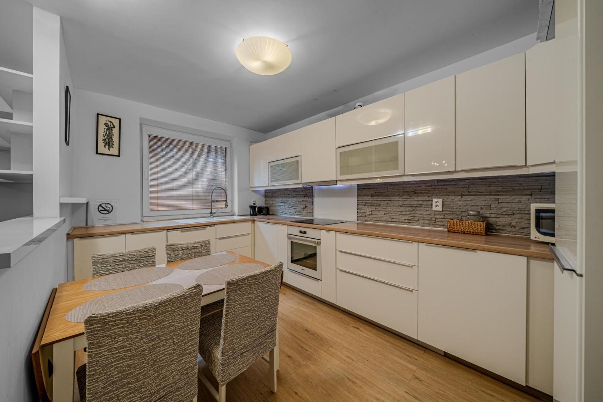Huge Apartment Next To Train Station Close To The City Center Pozsony Kültér fotó