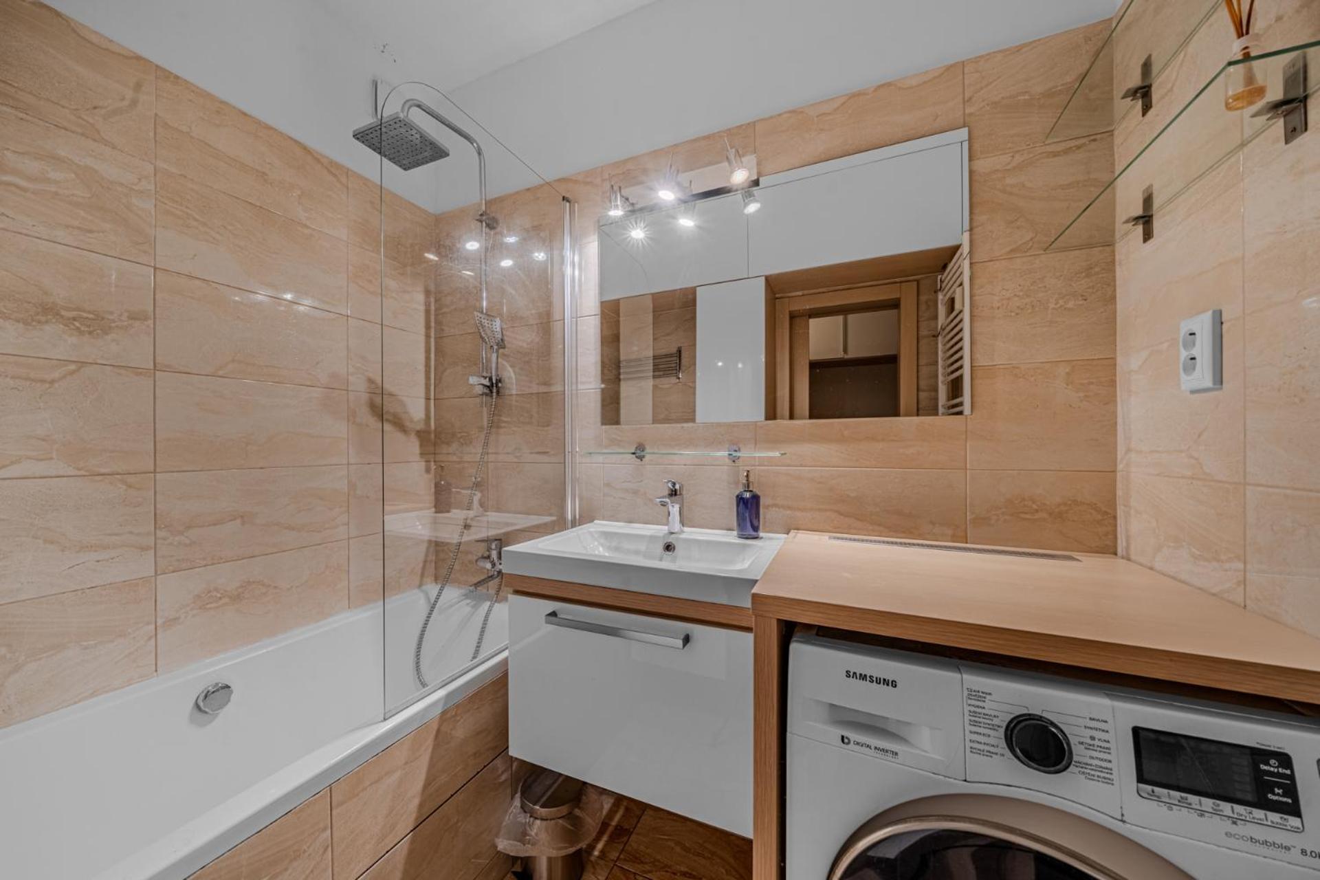 Huge Apartment Next To Train Station Close To The City Center Pozsony Kültér fotó